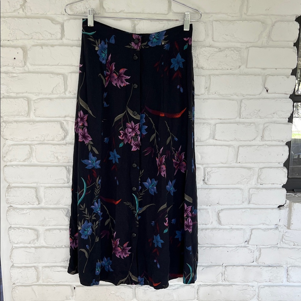 VINTAGE Sag Harbor 90s / Y2K Floral Button Down Flowy Maxi Skirt in Black, Small